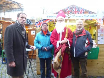 Partnerstadt Glossop auf dem Bad Vilbeler Weihnachtsmarkt 2014 präsent (Bild vergrößern)