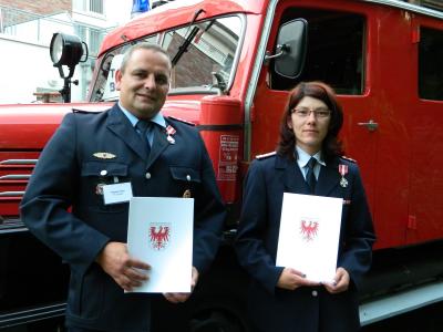 Foto zur Meldung: 65 Angehörige von Feuerwehren und Katastrophenschutz ausgezeichnet