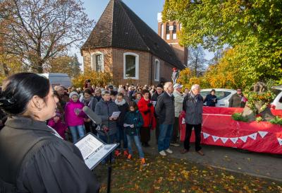 Feierlicher Glockenhochzug (Bild vergr&ouml;&szlig;ern)