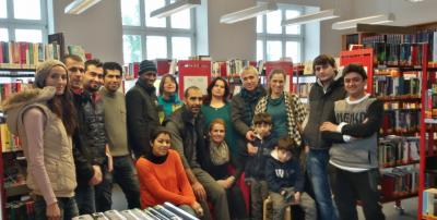 Foto zur Meldung: Besuch des VHS-Kurses "Deutsch für Flüchtlinge" in der Samtgemeindebücherei