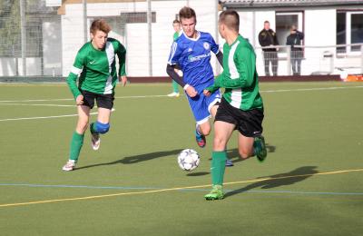 Mit dem 1. FC Neubrandenburg hat Demmins A-Jugend ( grüne  Trikots ) einen der schwerste Gegner im Landespokal erwischt