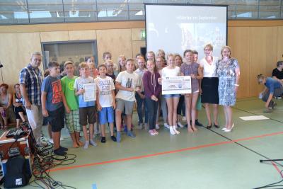 Foto zu Meldung: Die Klasse 6l des von Saldern Gymnasiums gewinnt den ersten Preis der Brandenburger Bank im Wettbewerb „Fair bringt mehr“