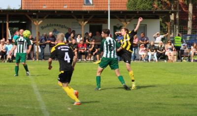 Viele Zweikämpfe prägten das Derby zwischen Völschow und Demmin