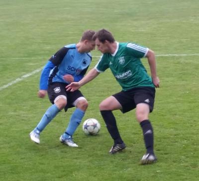 Fussball (Bezirksliga) - Erste Saisonniederlage in Göttelfingen / Sascha Spohn verletzt (Bild vergrößern)