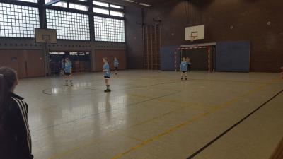 Mädchenmannschaft belegt sechsten Platz beim Fußballturnier