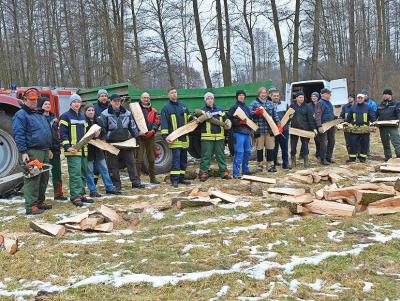 Vorgesorgt, der nächste Winter kann kommen – dank der zahlreichen Helfer bei der Burger Holzaktion. Foto: Hirche/jul1