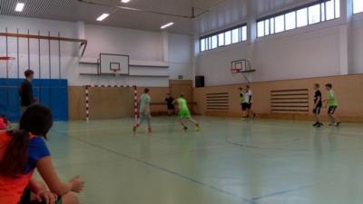 Der Ball rollt – Schulmeisterschaften im Hallenfußball an der RegS Binz (Bild vergrößern)