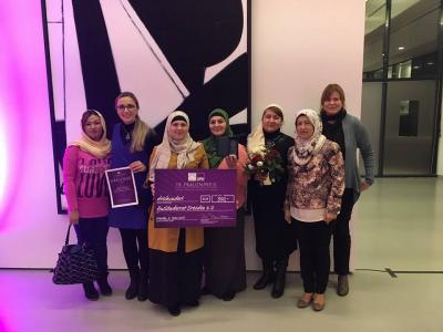 Foto zu Meldung: Unser Projekt "Café Halva" hat beim SPD - Frauenpreis den 2. Preis mit 300,00 € gewonnen