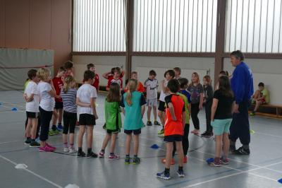 Foto zur Meldung: "get in touch" - Handball in der Grundschule Großsolt