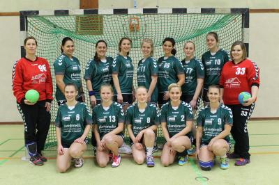 Regionsliga-Meister 2017: Die gemeinsame Frauen-Mannschaft der SG Adenstedt und des MTV Gr. Lafferde (Bild vergrößern)