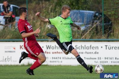 Beim Test gegen den FC Tittling konnte der SVO um Daniel Stömmer einen 2:1 - Erfolg einfahren. Foto: Hönl/FuPa