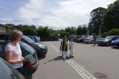 Foto zur Meldung: Fahrzeugsegnung in der Pfarreiengemeinschaft Moosbach, Prackenbach-Krailing