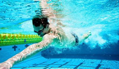 Trainingsstart für Wettkampfschwimmer im Freibad Fritzlar