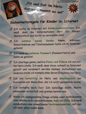 Präventionspuppenspiel der Polizei Niedersachsen zum Thema Cybermobbing