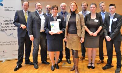 Foto zur Meldung: Verleihung Berufswahlsiegel in Kiel