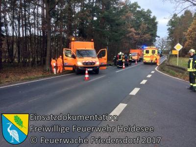 Einsatz 145/2017 | PKW in Schilderwagen | L23 Auf- und Abfahrt Storkow (Bild vergrößern)