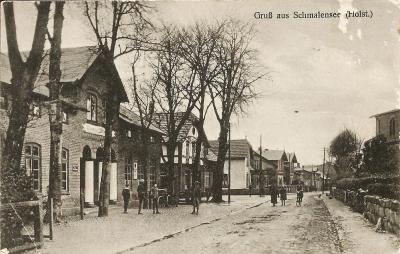 Historische Straßenszene vor dem Gasthof und der Meierei