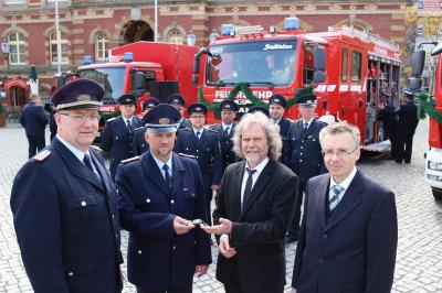 Meldung: Neue Fahrzeuge an Feuerwehren übergeben