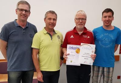 Ehrung Dirk Herter: Spielerverdienstnadel in Bronze und 200 Spiele für den TUSPO