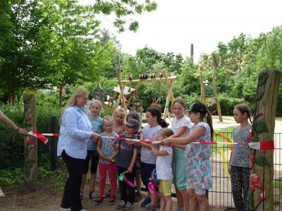 Erweiterter Spielplatz im Rosengarten feierlich eingeweiht