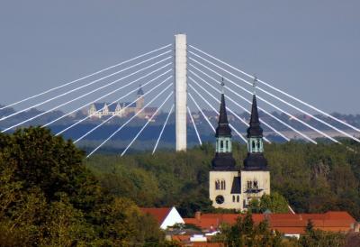 St. Jakobi, Elbauenbrücke und Leitzkau vereint in einem Bild, fotografiert von Matthias Röhricht.