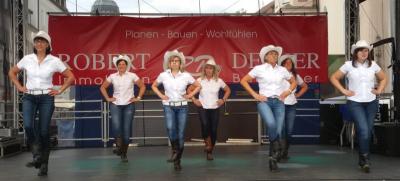 Foto zur Meldung: High Mountain Linedancer beim Bürgerfest „800 Jahre Straubing“