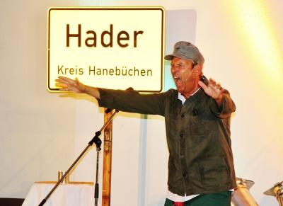 Foto zur Meldung: Weltpremiere – Bühnenjubiläen – Loenickers Hader, Erntehelfer Winkler und Spiekermann