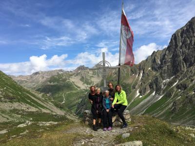 Foto zur Meldung: 5 Mädels, 4 Tage, 3 Hütten, 2 Gipfel, 1 Erlebnis –  bei der Verwall-Runde vom 26. bis 29. Juli 2018