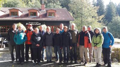 15 Teilnehmer wanderten ein letztes Mal im Jahr 2018 mit Wanderwart Jens "Schraube" Hoffmann (Bild vergrößern)
