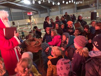 Foto zur Meldung: Hunderte feiern Advent im Stall – 15 Jahre Reitsportgemeinschaft