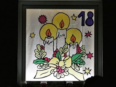 Foto zur Meldung: Eröffnung Adventsfenster am Haus Frohsinn