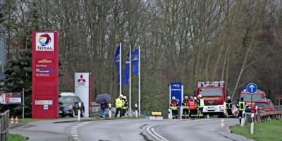 Foto zur Meldung: Großeinsatz wegen Gasleck an Tankstelle, Autohaus evakuiert