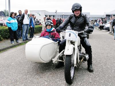 Diesmal nicht mit seinem historischen Motorrad dabei, aber voller Vorfreude auf die Besucher - Dierk Harder aus Schmalensee