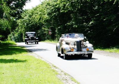 Foto zur Meldung: Lauter alte Autos im Dorf