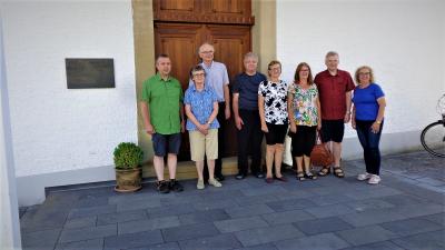 Besuchergruppe aus Brasilien mit Pfarrer i.R. Hörpel, Kirchmeisterin Meyer, Bürgermeister Poppek