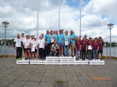 Bronzeehrung für das Lausitzer Seesportteam hinter den Vertretungen aus Greifswald und Berlin