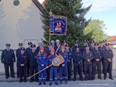 Feuerwehrkameraden der FF Roßbach und Bieber vor dem Festumzug der FF Oberammergau