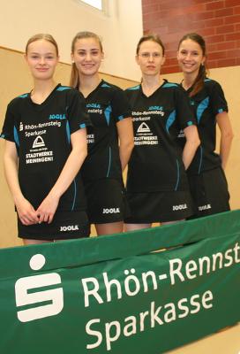 Die Regionalligamannschaft gegen DJK Regensburg (v.l.n.r.): Pauline Stammberger, Pia Ludwig, Dr. Jacqueline Dömming, Annika Fischer