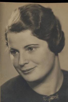 Frida Akker, geb. Meyer Fto um 1940 zwei Jahre vor der Ermordung in Auschwitz
