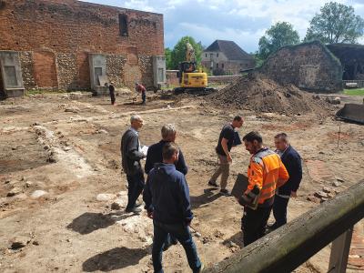 Foto zur Meldung: Neugestaltung der Außenanlagen auf der Burg Beeskow