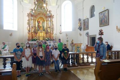 Foto zur Meldung: Schulschlussgottesdienst der Grundschule Prackenbach am letzten Schultag in der Pfarrkirche St. Georg Prackenbach