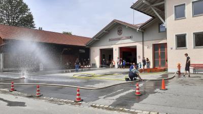 Foto zur Meldung: Ferienprogramm: Action-Nachmittag bei der Feuerwehr Prackenbach