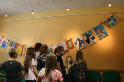 Schüler-Kunstwerke in der Stadtbibliothek zu sehen