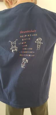 neue Schul-T-Shirts
