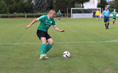Luca Behrendt ( grünes Trikot ) wurde mit zwei Treffern zum Demminer Matchwinner gegen Tutow