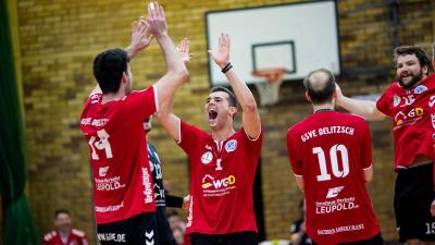 Foto zur Meldung: Gymnasialer Fingerzeig vor dem Derby: Delitzscher Volleyballer gewinnen in Mainz