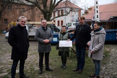 Foto zur Meldung: Übergabe Fördermittel an die Stadt Beeskow