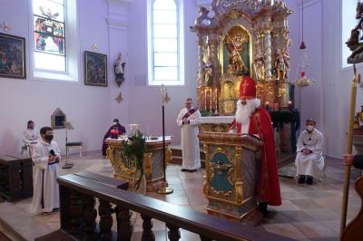 Foto zur Meldung: 2. Adventsonntag mit Besuch des Nikolaus in der Pfarreiengemeinschaft Moosbach-Prackenbach-Krailing