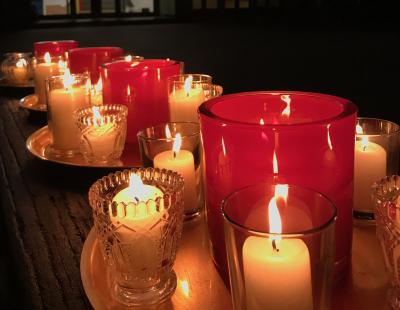 "Advent, Advent, die 3. Kerze brennt..." - Adventssingen im Lichterschein der Kerzen