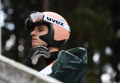 Höchste Konzentration: Karl Geiger gewinnt Weltcup-Skispringen in Engelberg - Foto: Joachim Hahne / johapress